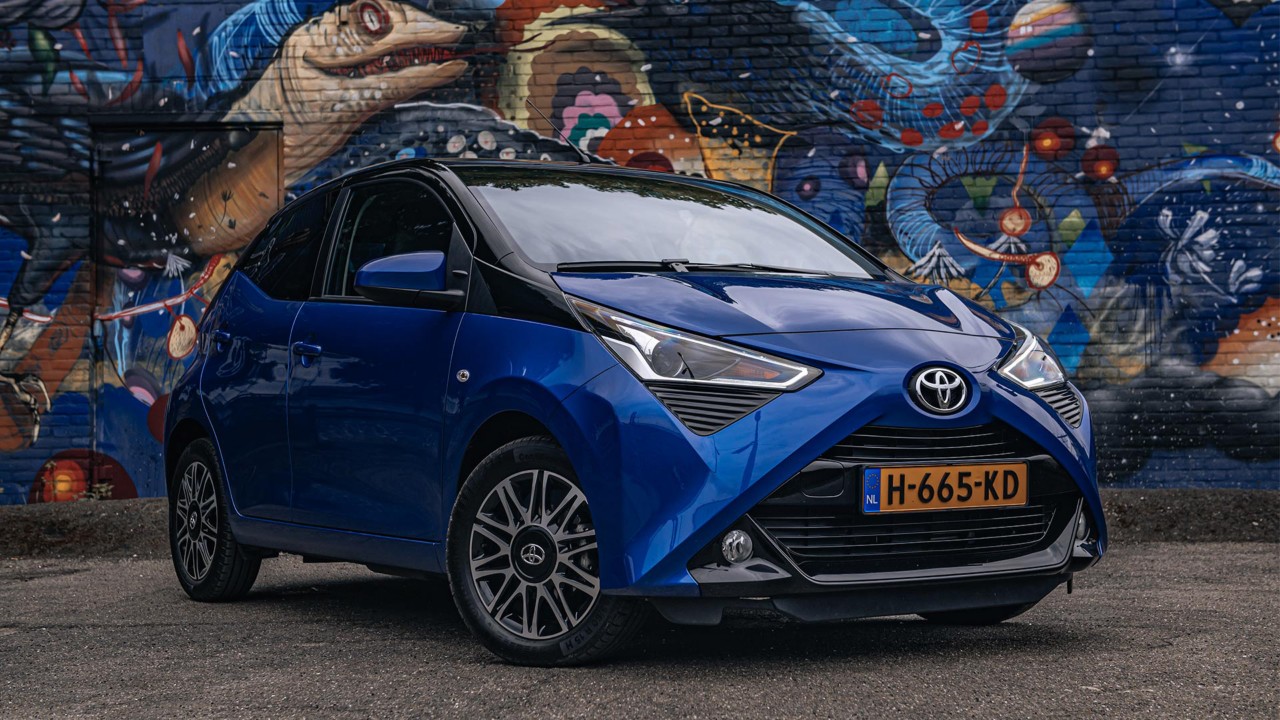 Toyota Aygo, exterieur, rechtsvoor, blauw