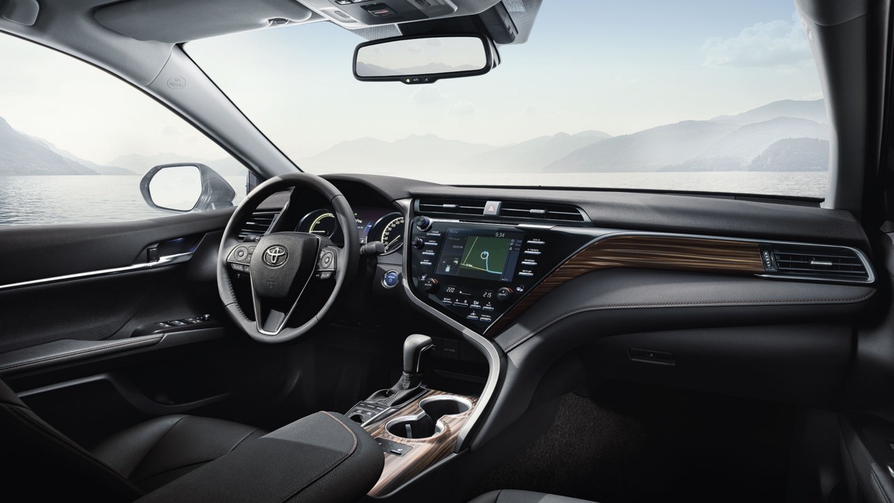 Toyoya-Camry-Hybrid-Business-Plus-interieur