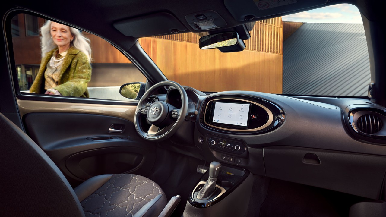 Toyota-aygo-x-interieur-stuur