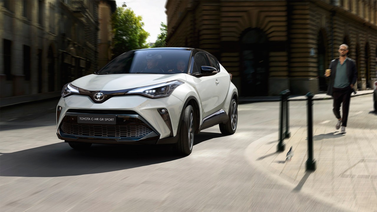 Toyota-c-hr-exterieur-zijkant-wit-voor
