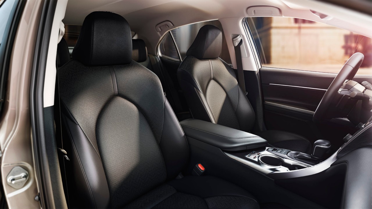Toyota Camry interieur voorstoelen middenconsole armsteun