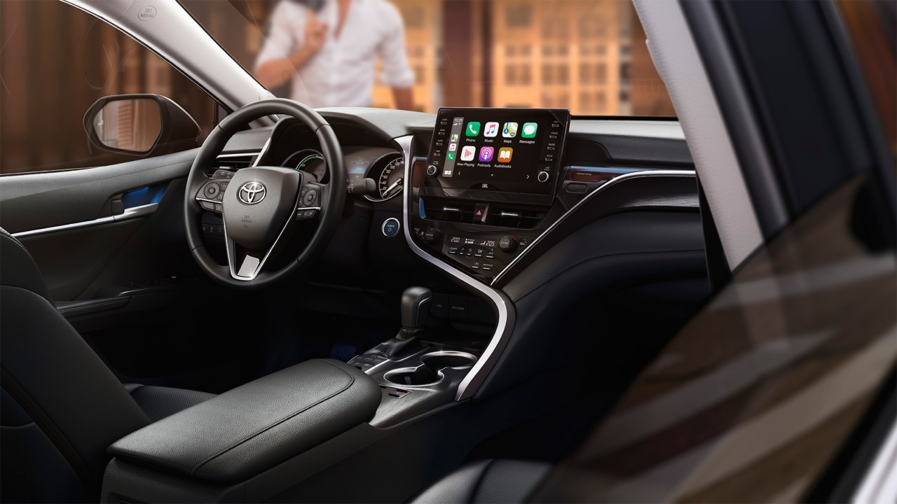Toyota Camry interieur voorstoel bestuurder middenconsole multimedia navigatie