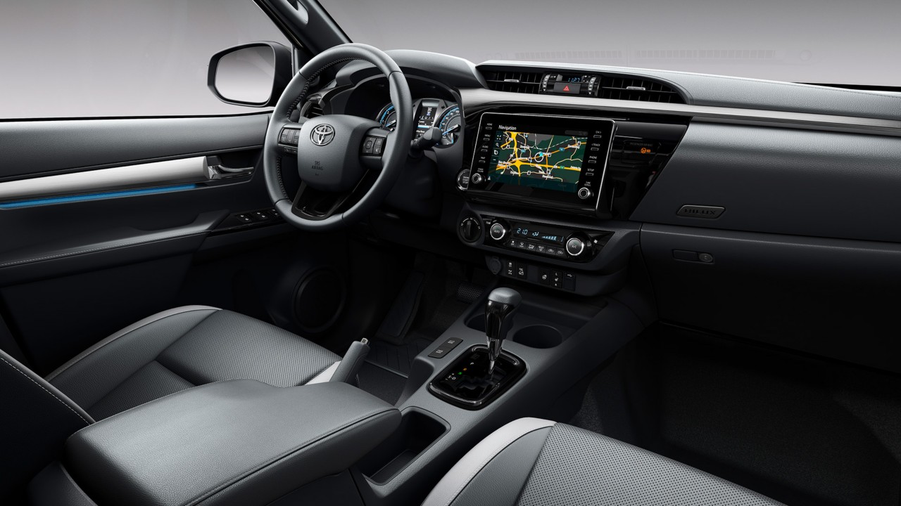 Toyota Hilux interieur automaat dashboard navigatiesysteem