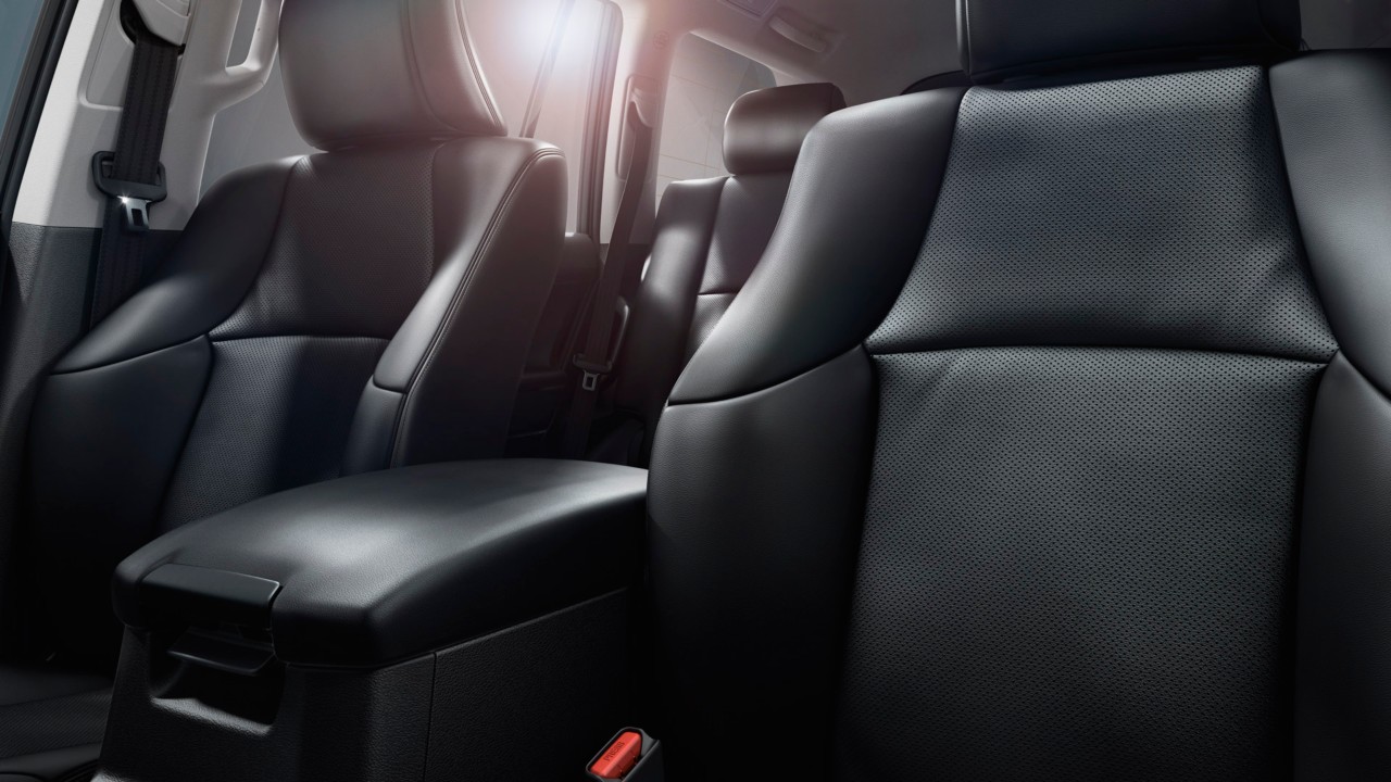 Toyota LandCruiser interieur voorstoelen middenarmsteun