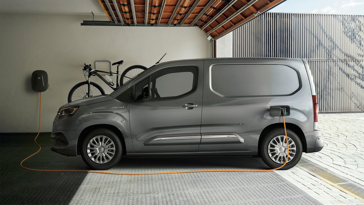 Toyota Proace City Electric exterieur linker zijkant grijs