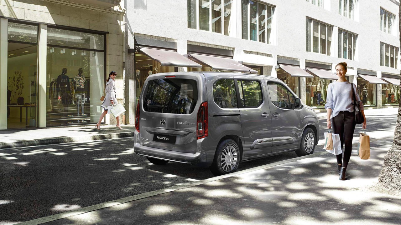 Toyota-proace-city-exterieur-achterkant
