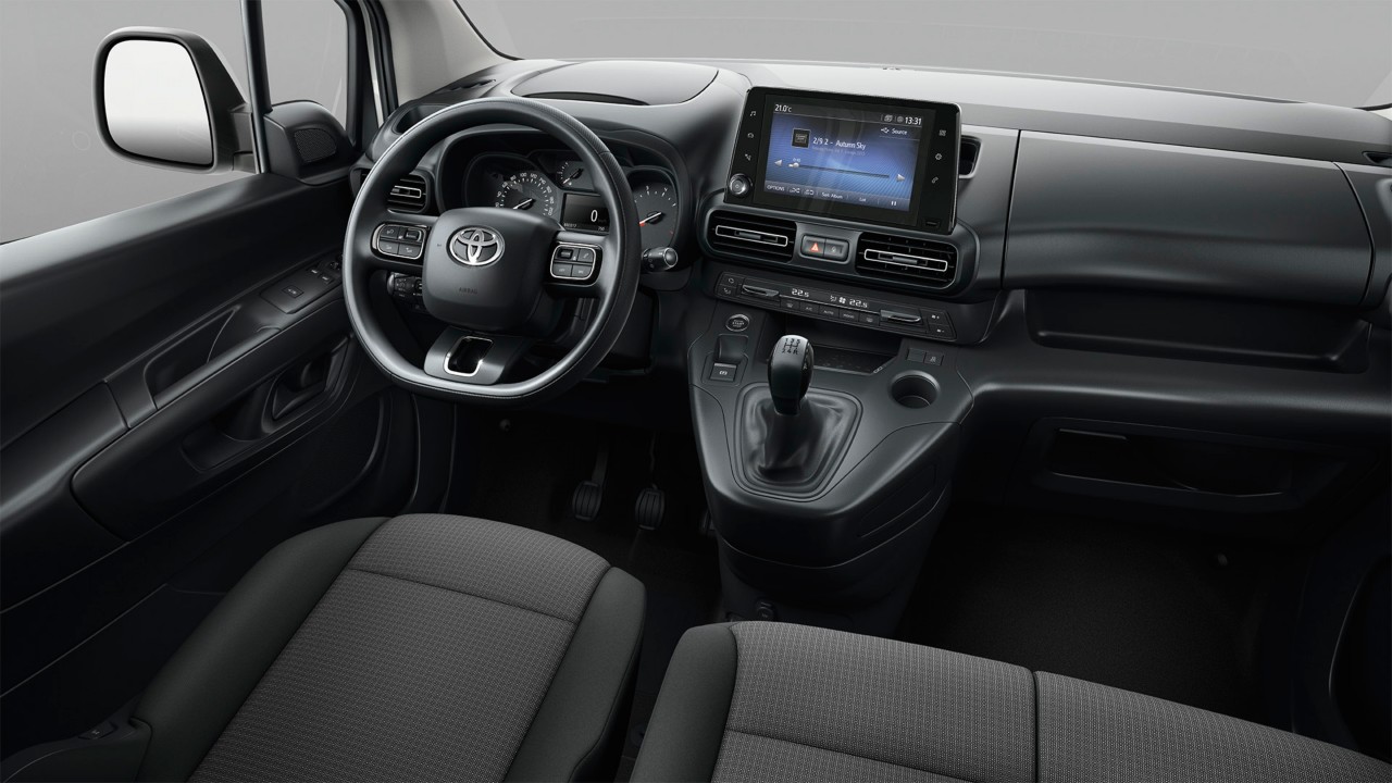 Toyota Proace City interieur dashboard stuur multimedia handschoenenkastje