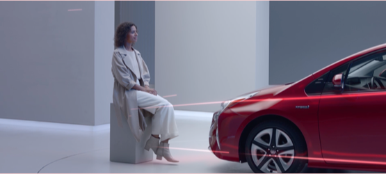 Toyota-rijdt-een-hybride-elektrisch