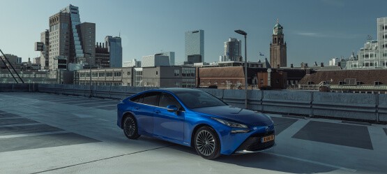 Toyota Mirai, exterieur, rechtsvoor, blauw