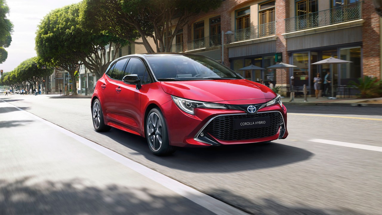 Toyota-corolla-hybrid-rood