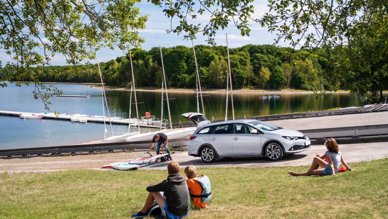 Toyota Auris, exterieur, zijkant, grijs, lifestyle