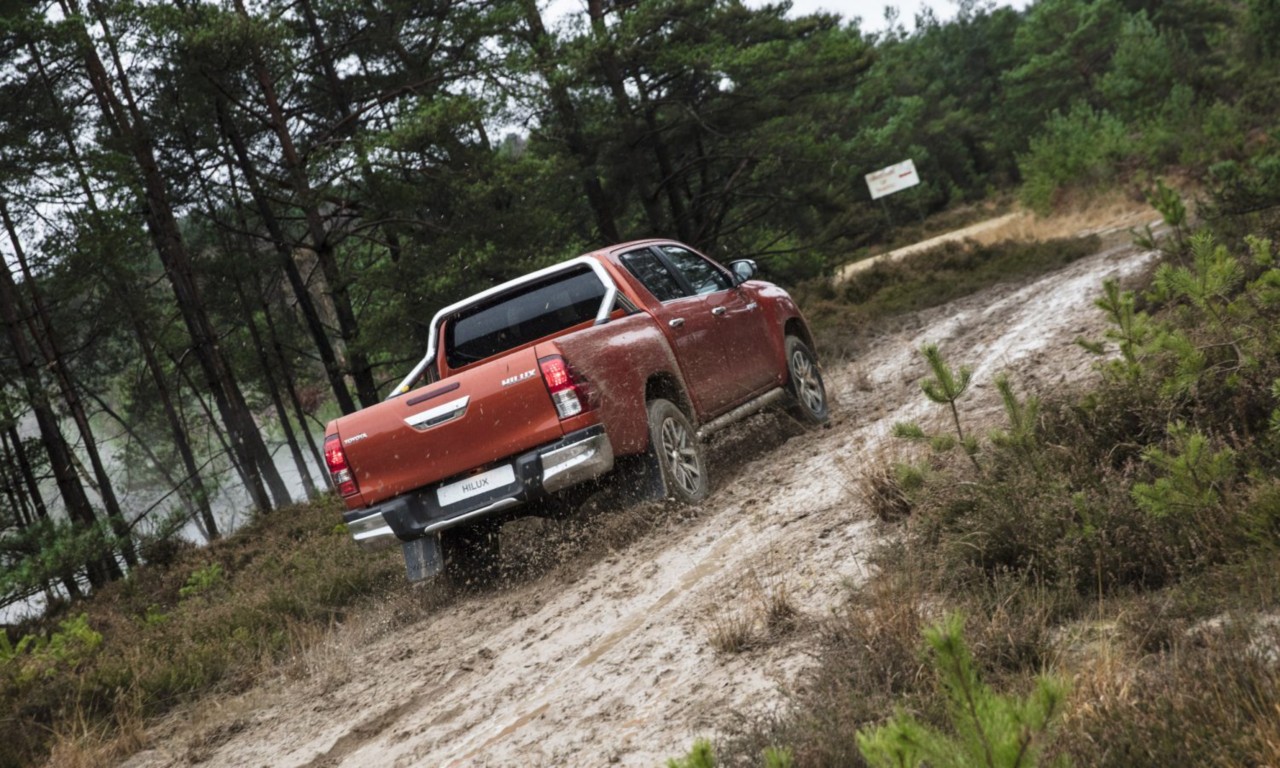 Toyota Hilux, exterieur, achterkant, oranje