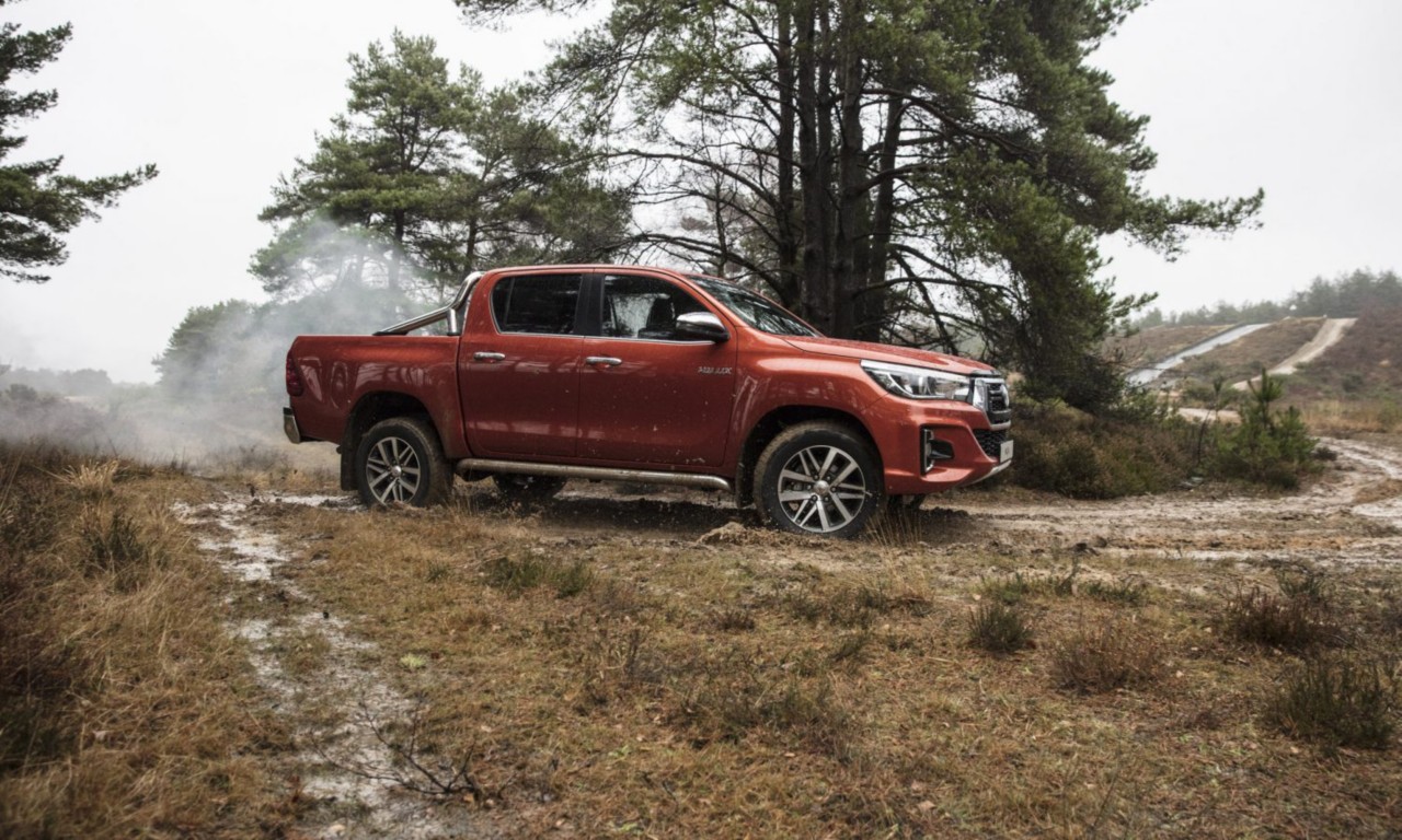 Toyota Hilux, exterieur, zijkant, oranje