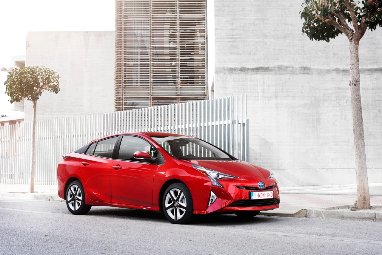 Toyota Prius, exterieur, rechtsvoor, rood