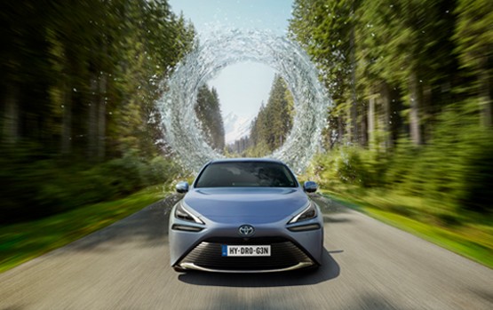 Toyota-Mirai-exterieur-voorkant-grijs-2