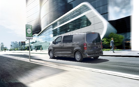Toyota-Proace-exterieur-zijkant-bruin