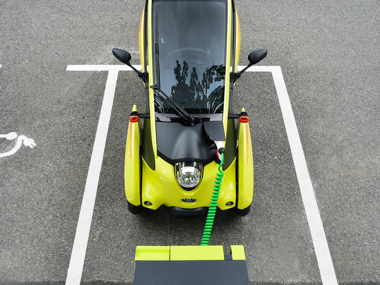 Toyota Cité Lib, exterieur, voorkant, groen, opladen