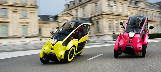 Toyota i-ROAD, exterieur, 2x, voorkant, geel en rood