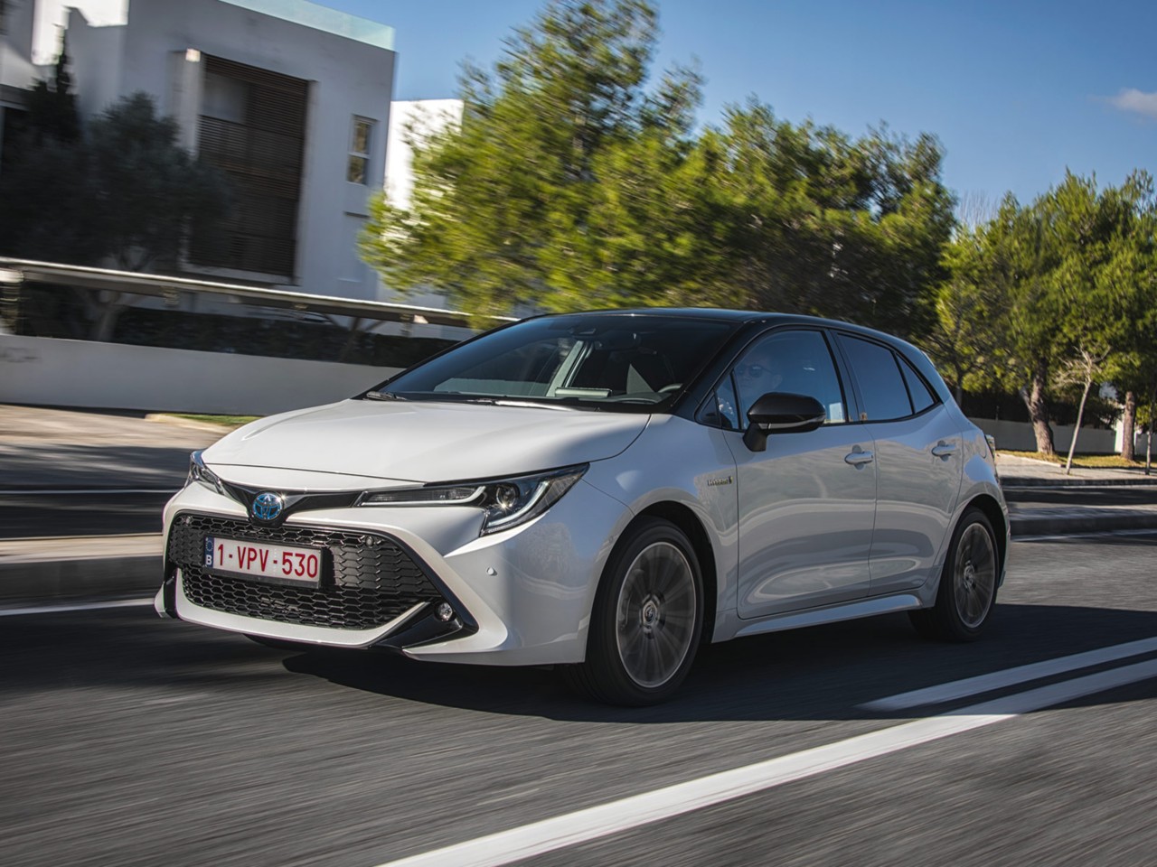 Toyota Auris Hybrid, exterieur, linksvoor, wit