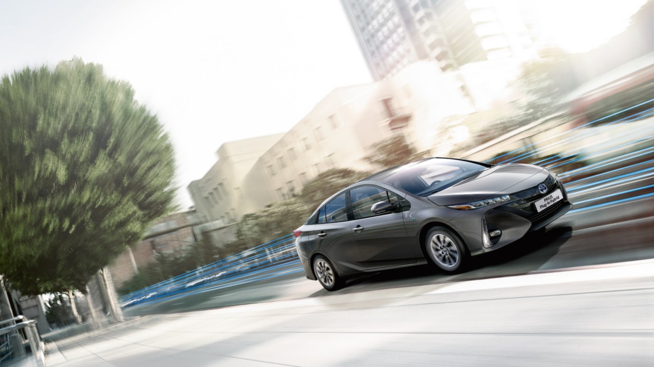 Toyota Prius Plug in Hybrid, exterieur, rechtsvoor, grijs