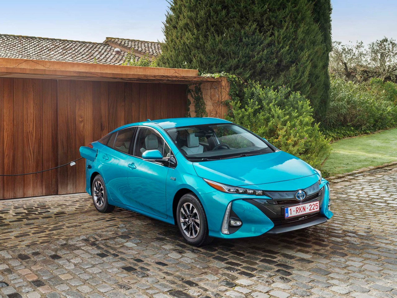 Toyota Plug in Hybrid, exterieur, rechtsvoor, blauw