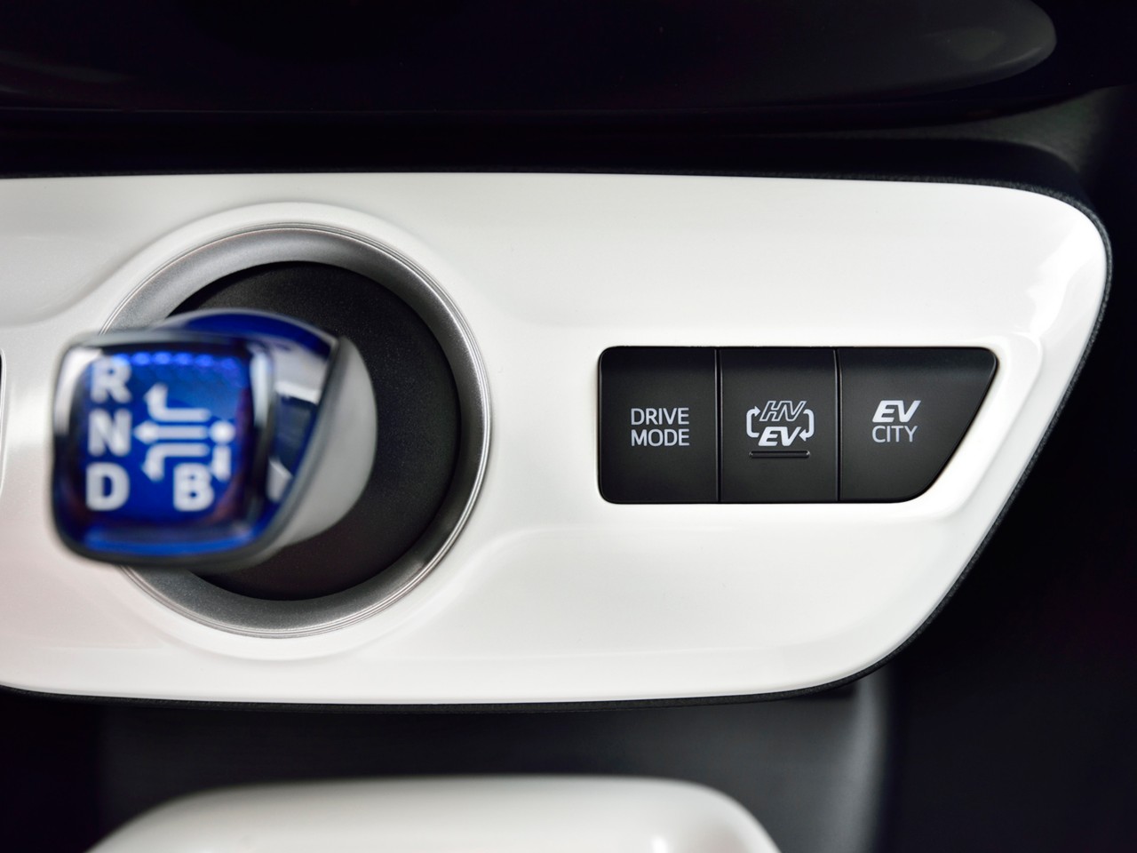 Toyota Plug in Hybrid, interieur, pook, buttons