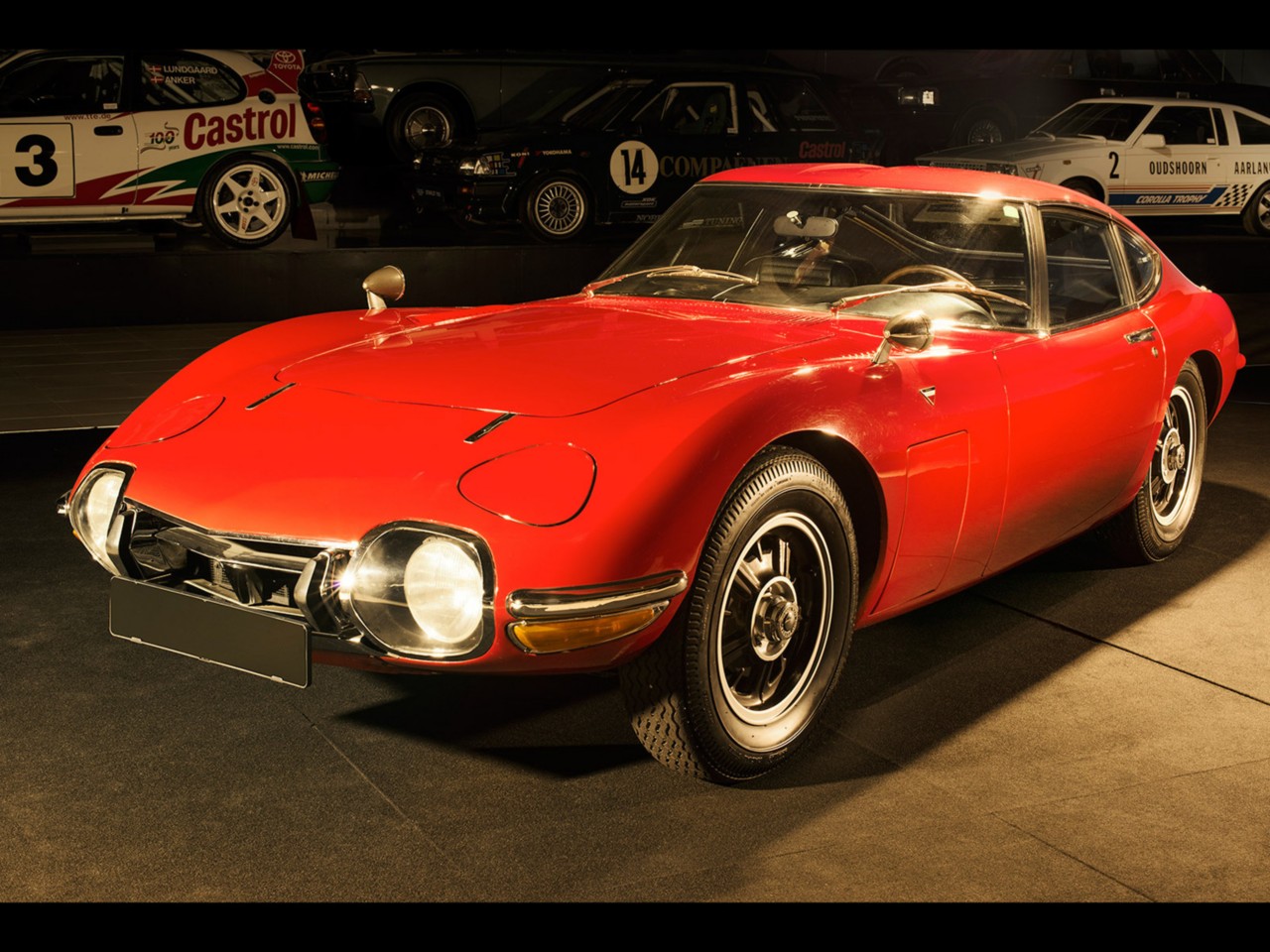 Toyota 2000GT, exterieur, schuin voor, rood