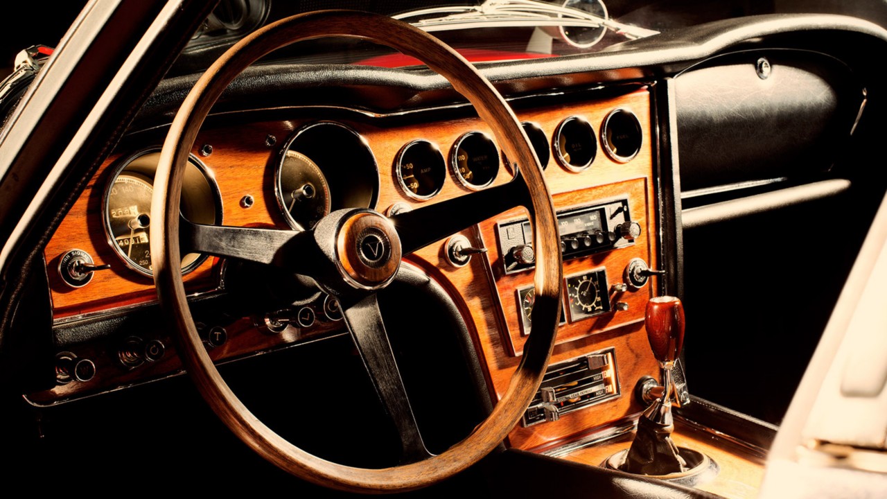 Toyota 2000GT interieur antiek dashboard stuur