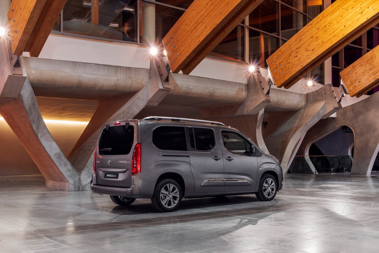 Toyota, PROACE CITY VERSO, exterieur, driekwart, voorkant, linksvoo