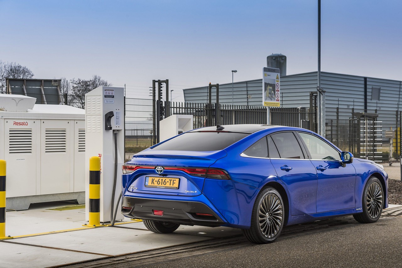 Toyota Mirai, exterieur, waterstofstation