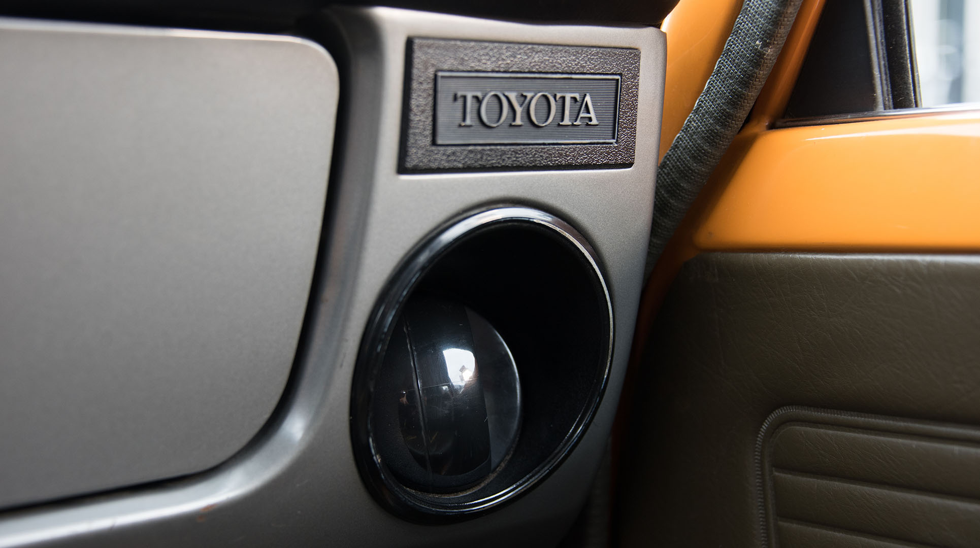 Toyota 1000, interieur, achterkant stoel