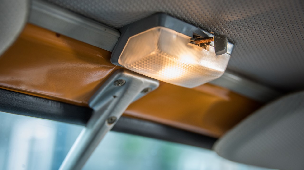 Toyota 1000, interieur, lamp, boven, voorstoelen