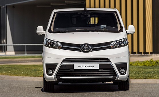 Toyota-Proace-Electric-exterieur-voorkant-wit