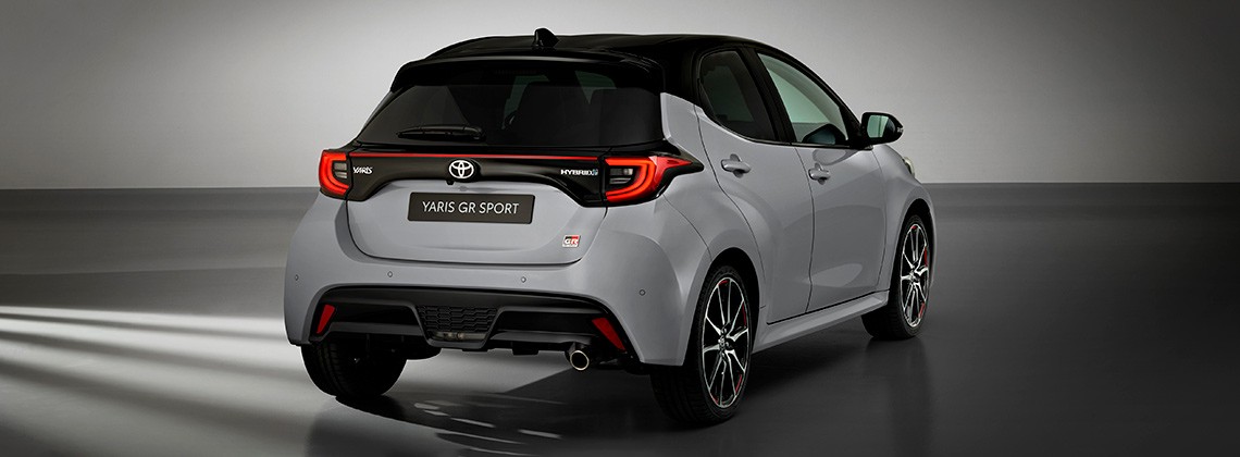 Toyota-Yaris-GR-Sport-exterieur-achterkant-wit