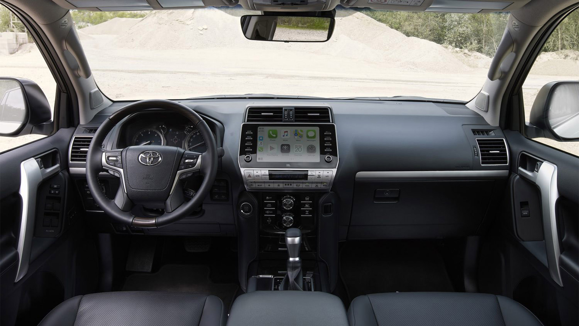 Toyota-Land-Cruiser-interieur