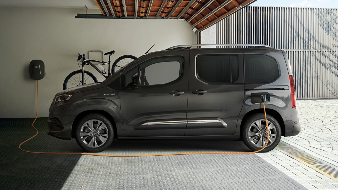 Toyota, exterieur, Proace Electric, zijkant, opladen