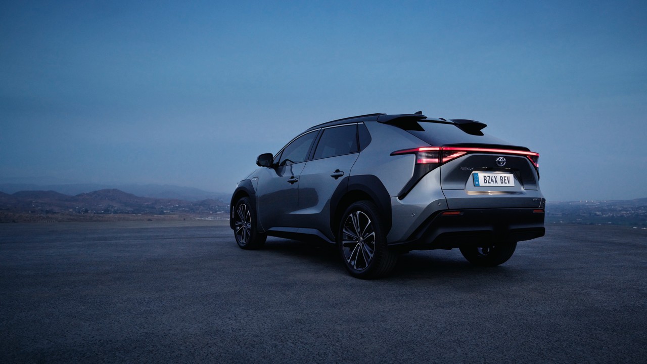 Toyota, bZ4X, exterieur, driekwart, achter