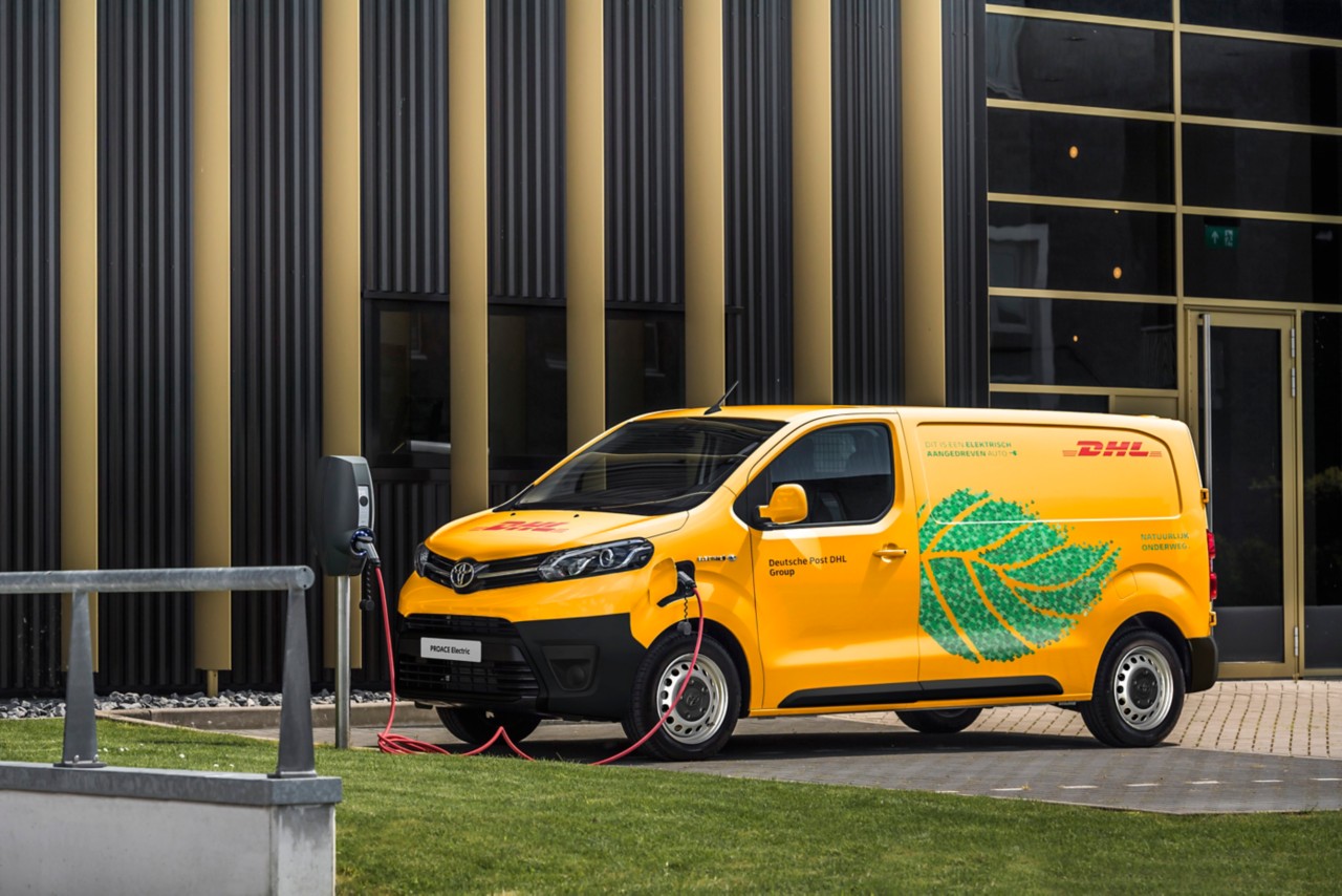 Toyota Proace Electric, DHL Parcel, aan laadpaal