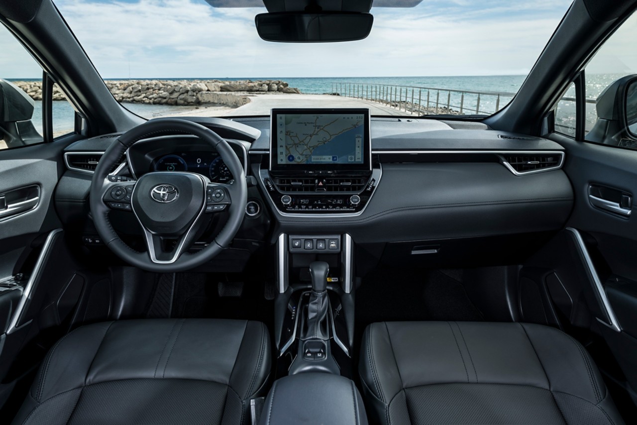 2022, corolla cross, hybrid, dpl, awd, cement, grey, interieur, dashboard