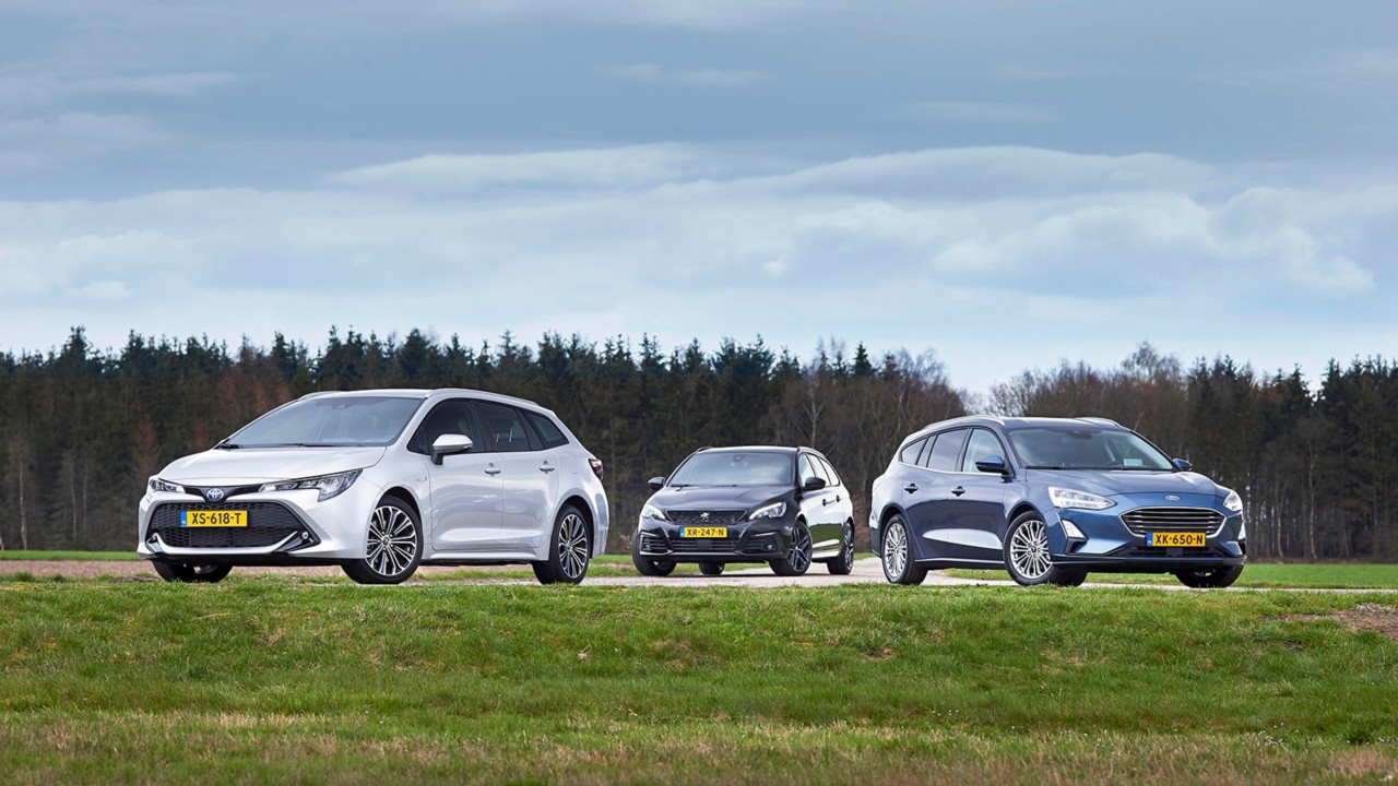 Toyota Corolla Touring Sports naast Peugeot 308 SW en Ford Focus Wagon, exterieur, Autoweek, test