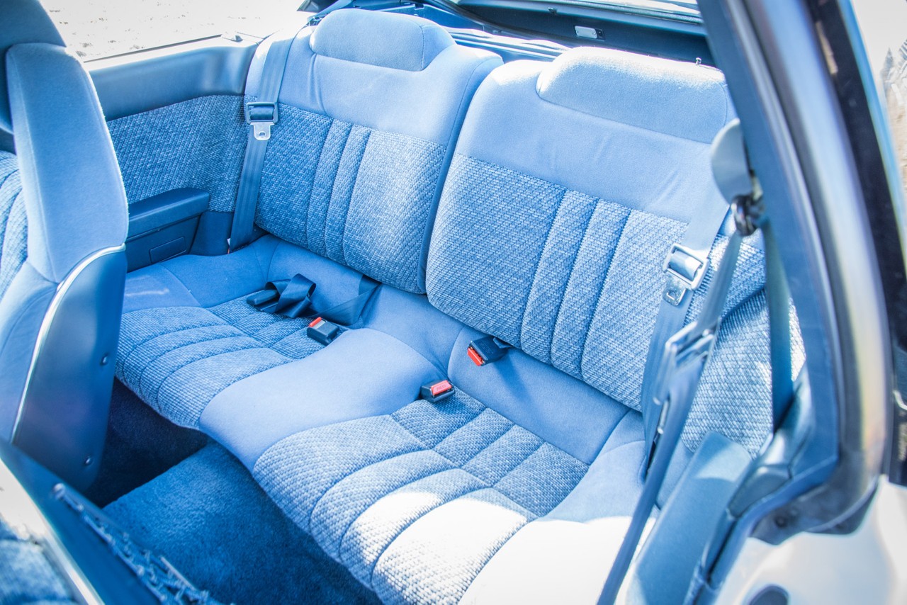 Toyota Celica Supra, interieur, achterstoelen, blauw
