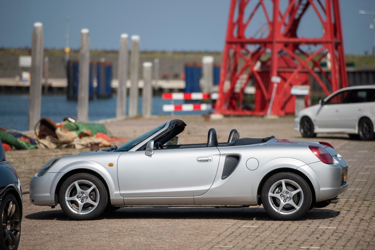 Toyota MR2, exterieur, zijkant, grijs