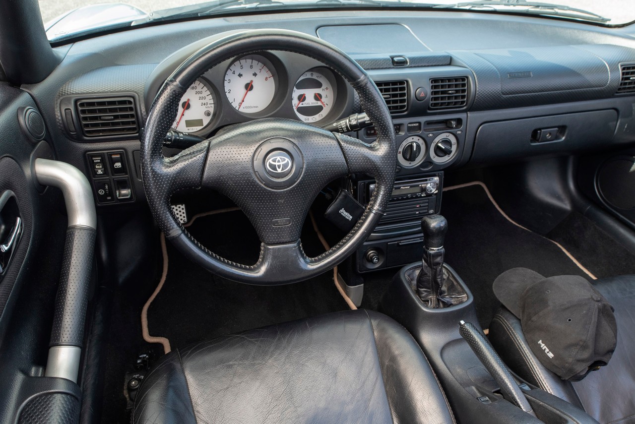 Toyota MR2, interieur, dashboard, stuur, zwart