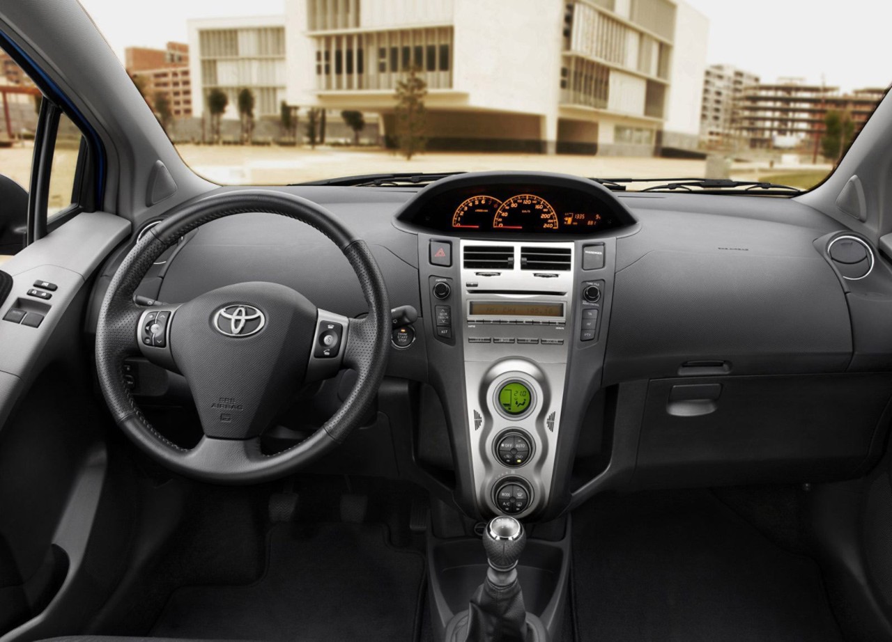 Toyota, Yaris, generatie 2, interieur, dashboard