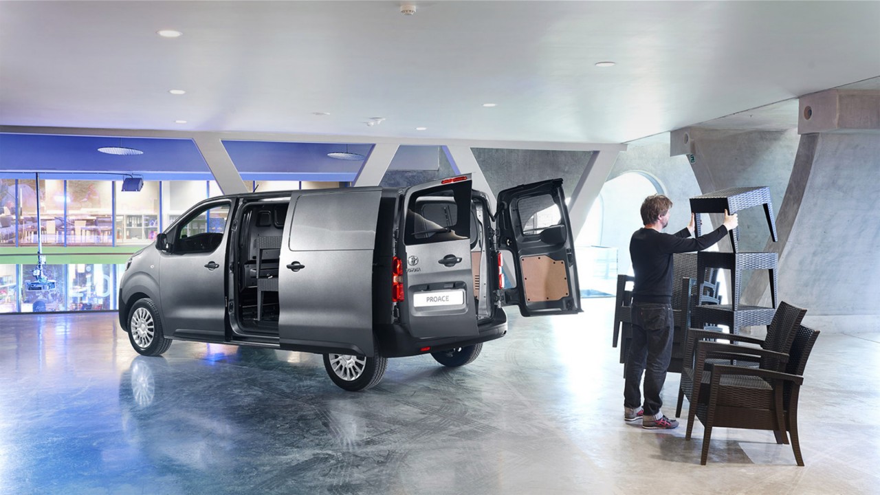 Toyota PROACE, exterieur, schuin achter, grijs, volgeladen met stoelen