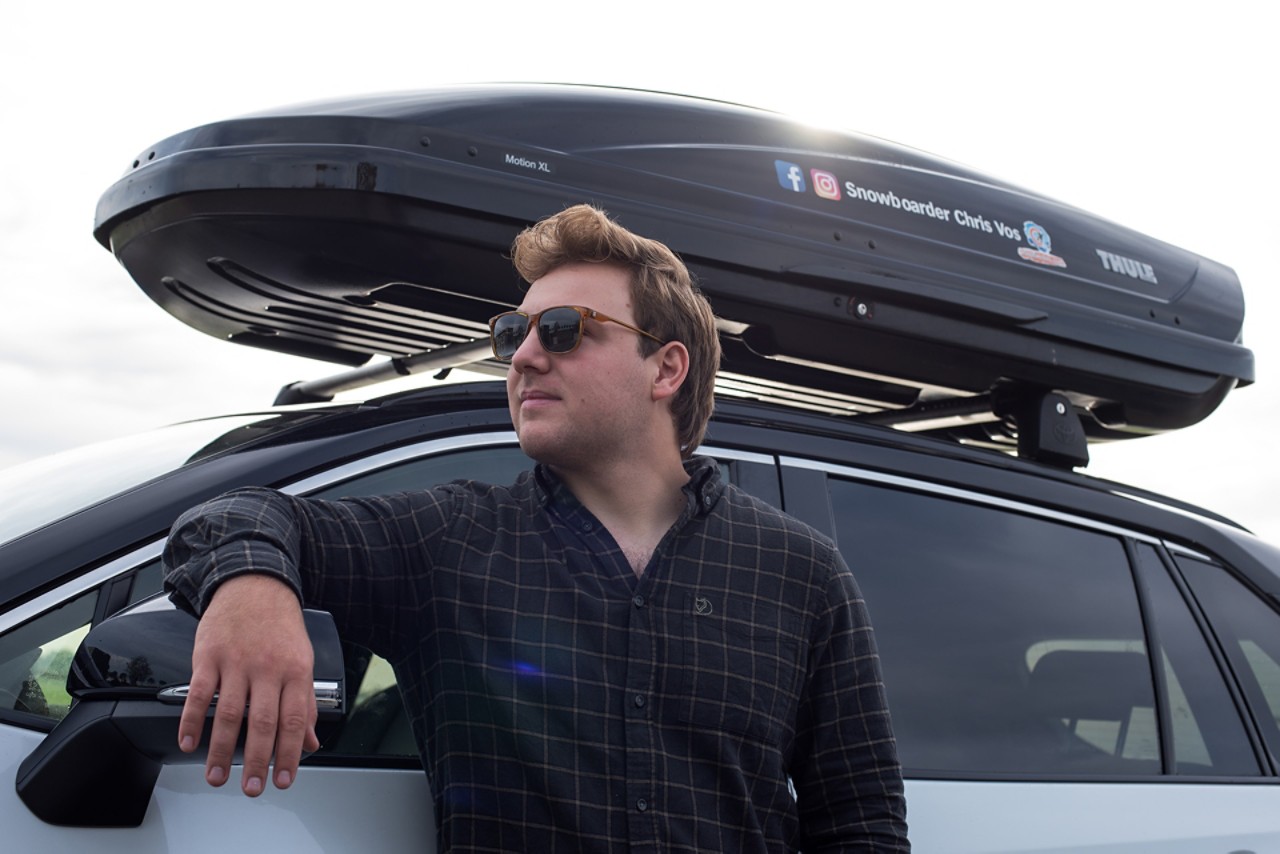Toyota-SYI-snowboarder-Chris-Vos-Toyota-RAV4-dakkoffer