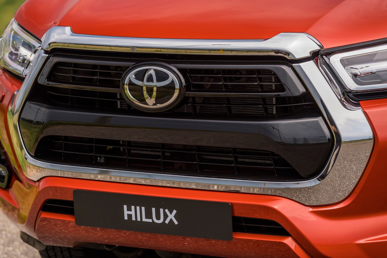 Toyota Hilux, exterieur, voorkant, grille, rood