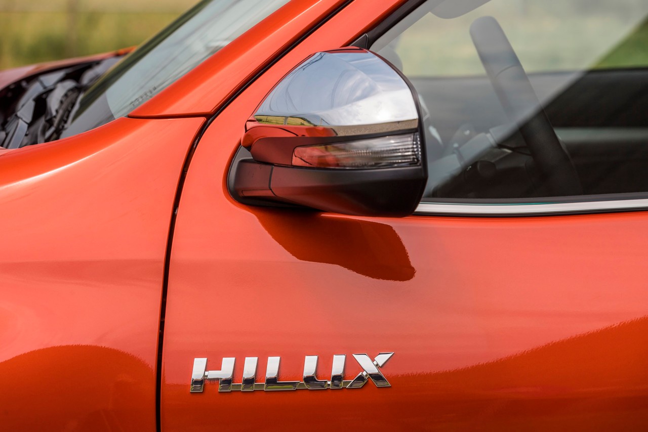 Toyota Hilux, exterieur, zijkant, rood, deur, Hilux embleem