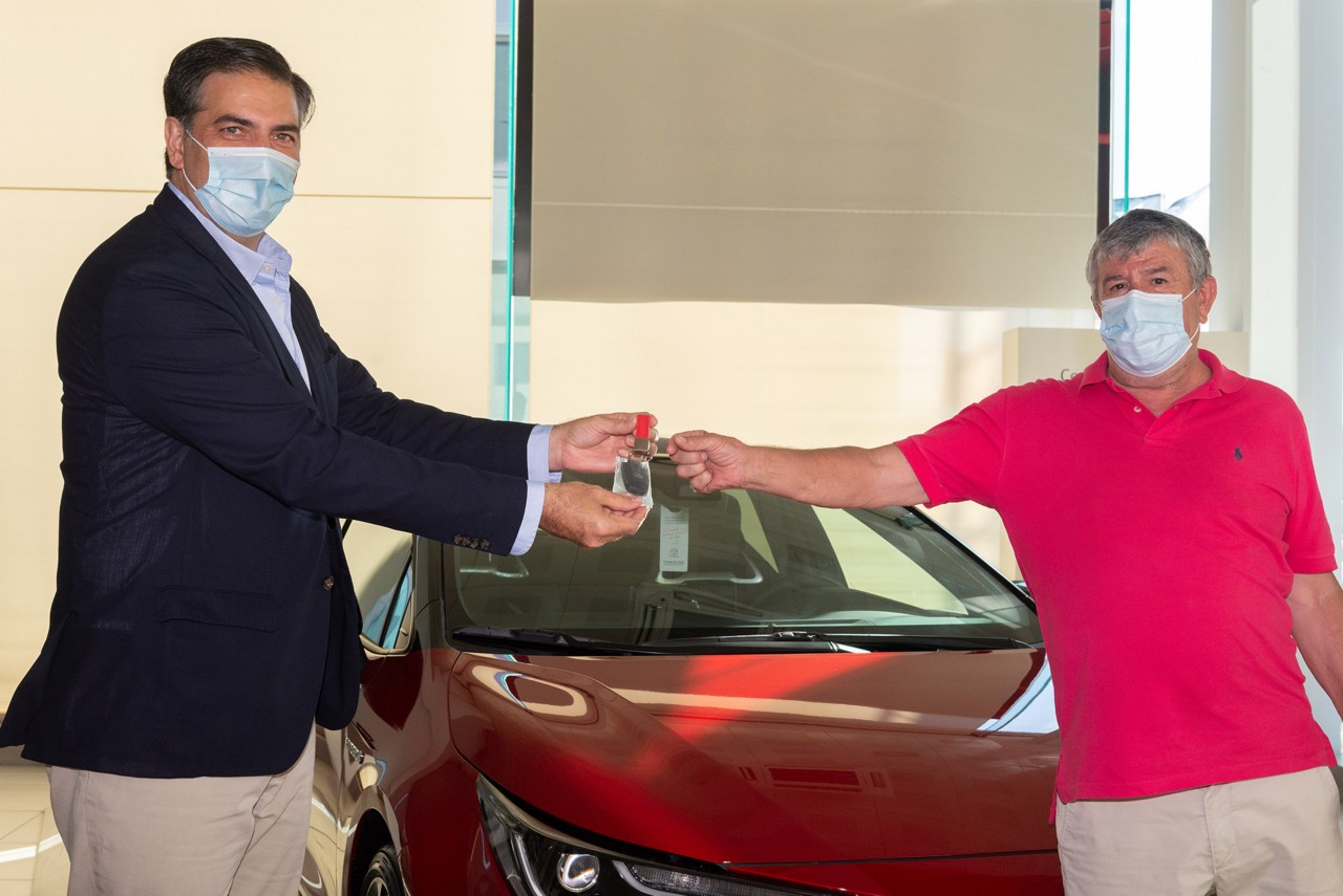Toyota, Nicolás Jiménez krijgt autosleutel van CEO Miguel Carsi