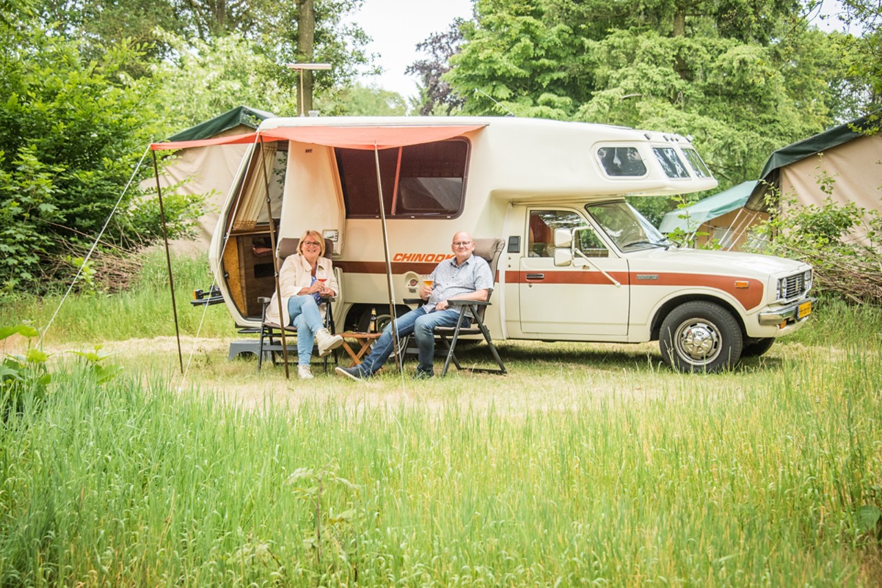 Toyota-Hilux-camper-exterieur-zijkant-Thomas-en-Karin-van-Dijk